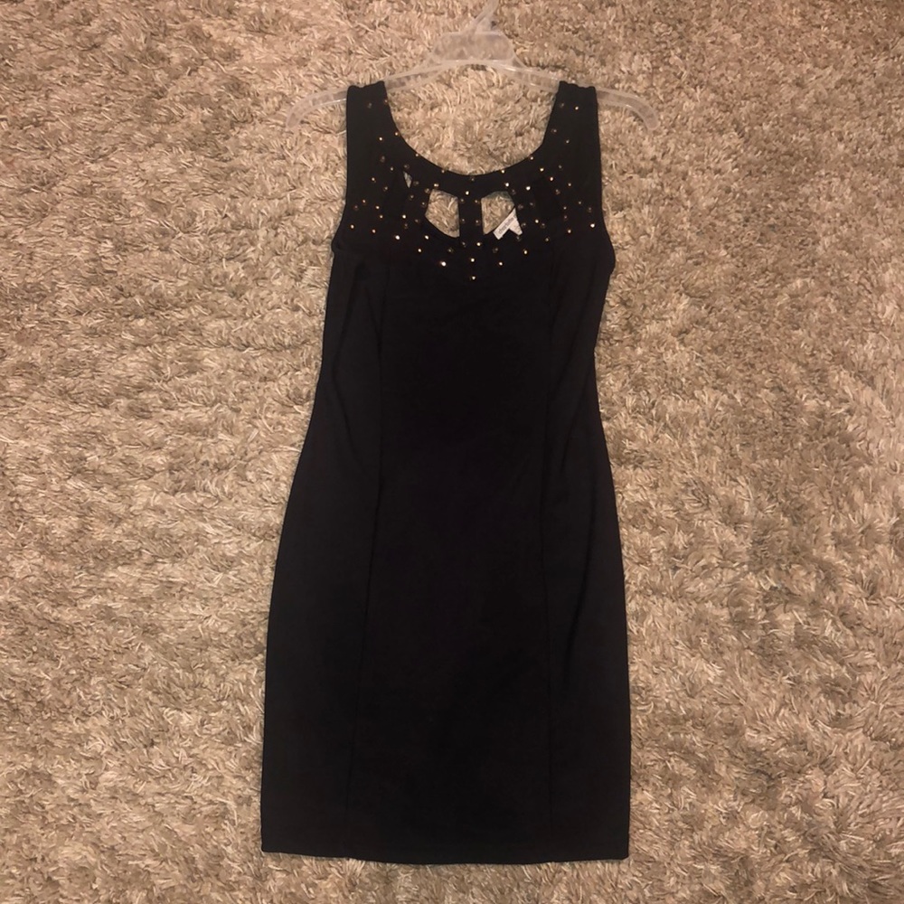 Black bodycon dress
